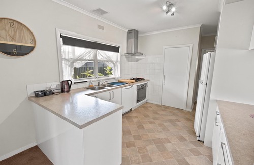 Paynesville House | This cosy 3 bedroom home invites you in as soon as you open the door