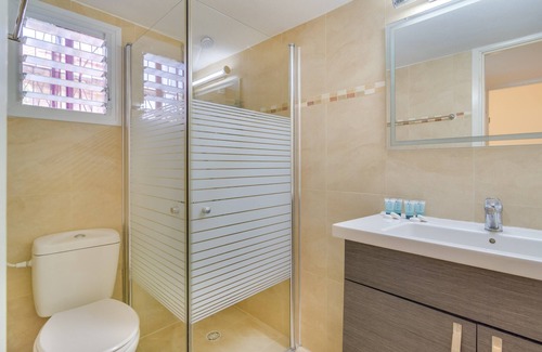 Emek Refaim Apartment | This first floor one bedroom apartment is a quiet retreat for busy tourists