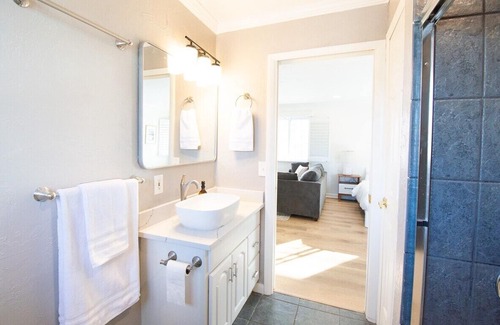 Barths House | This guest house is a 0 bedroom(s), 1 bathrooms, located in Wheat Ridge, CO.