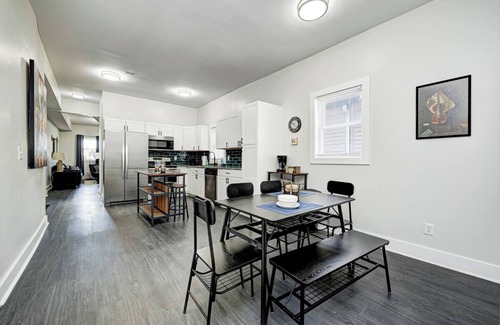 Fountain Square House | This house is a 2 bedroom(s), 2 bathrooms, located in Indianapolis, IN.