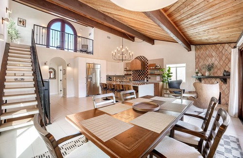 Venice House | This house is a 3 bedroom(s), 2.5 bathrooms, located in Los Angeles, CA.
