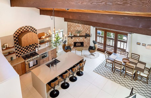 Venice House | This house is a 3 bedroom(s), 2.5 bathrooms, located in Los Angeles, CA.