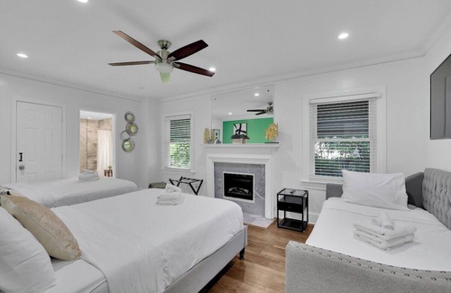 Garden Hills House | This house is a 3 bedroom(s), 2 bathrooms, located in Atlanta, GA.