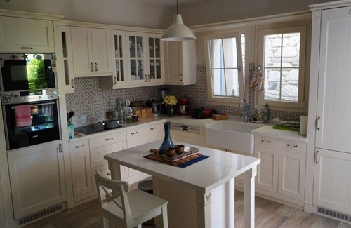 Alacati House | This house is a 4 bedroom(s), 3 bathrooms, located in Çeşme, İzmir.