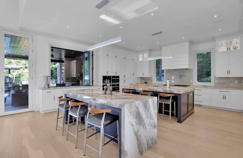 Sandy Springs House | This house is a 5 bedroom(s), 8 bathrooms, located in Atlanta, GA.