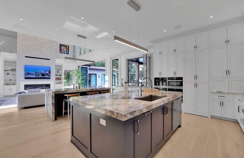 Sandy Springs House | This house is a 5 bedroom(s), 8 bathrooms, located in Atlanta, GA.