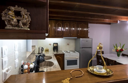Imerovigli Villa | This immaculate, 80 m^2 and fully equipped Villa invites comfort and tranquility