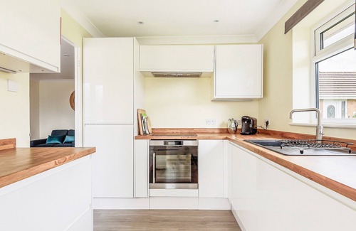 Probus Cottage | This is a cosy bungalow, well positioned and within walking distance to the village centre and pub.