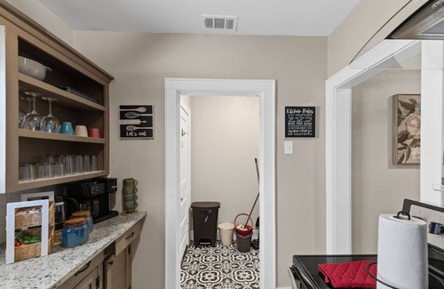 North Hi Mount House | This is Your Home Away From Home! Very Comfy 2BD!