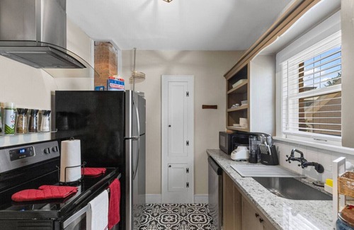North Hi Mount House | This is Your Home Away From Home! Very Comfy 2BD!
