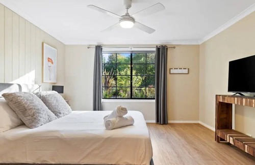 Magpie Apartment | This large 5 BR home is the perfect spot for your next family rural getaway!