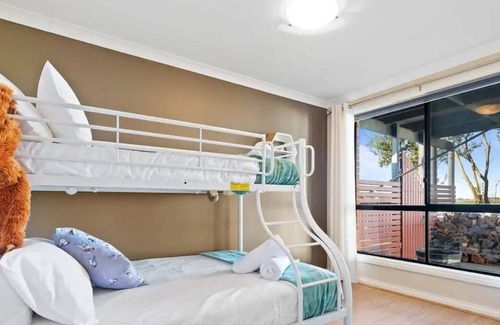 Magpie Apartment | This large 5 BR home is the perfect spot for your next family rural getaway!