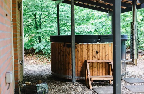 Norg House | This large holiday home "de Stee" is suitable for up to 12 people and is therefore the perfect location for a weekend getaway with family and/or friends. It is also accessible for people with disabilities.