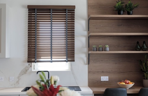 Mellieħa Heights Apartment | This modern refurnished apartment is a self-catering accommodation located Mellieha. Perfectly located in a quit area of Mellieha but surrounded with all amenities, the bus stop is just five minutes walk from the apartment, from this bus term