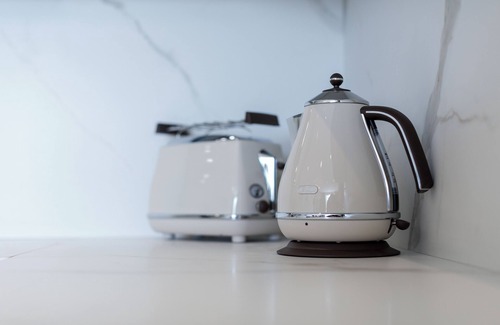 Mellieħa Heights Apartment | This modern refurnished apartment is a self-catering accommodation located Mellieha. Perfectly located in a quit area of Mellieha but surrounded with all amenities, the bus stop is just five minutes walk from the apartment, from this bus term
