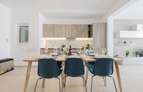 Mellieħa Heights Apartment | This modern refurnished apartment is a self-catering accommodation located Mellieha. Perfectly located in a residential area of Mellieha but surrounded with all amenities, the bus terminus is just five minutes walk from the apartment, from th