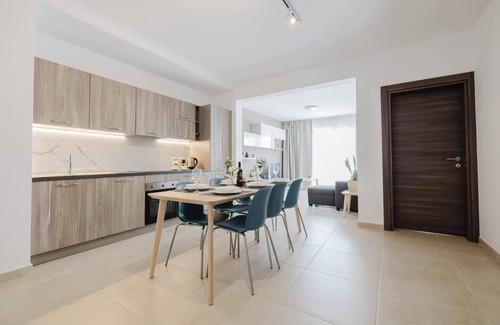 Mellieħa Heights Apartment | This modern refurnished apartment is a self-catering accommodation located Mellieha. Perfectly located in a residential area of Mellieha but surrounded with all amenities, the bus terminus is just five minutes walk from the apartment, from th