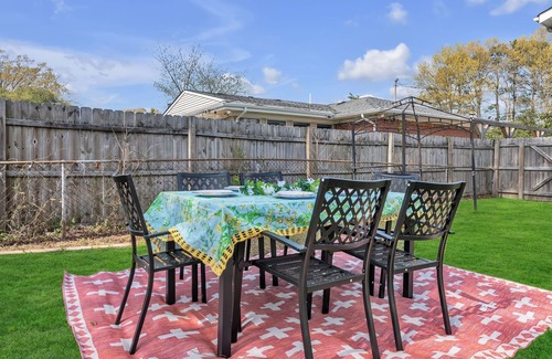 North Camellia Acres House | This Norfolk Gem! 3BR, 4bed, 3BA- Minutes to the beach