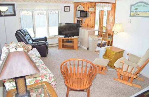 Narragansett House | This property offers 2 bedroom and one bath