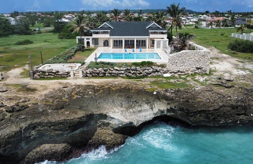 Long Bay House | This stunning 6 bedroom mansion, located on the serene East Coast of Barbados