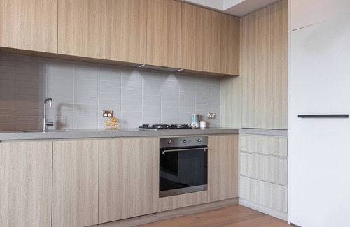 Clayton South Apartment | This stunningly beautiful 2 bedroom apartment located in the heart of Clayton South