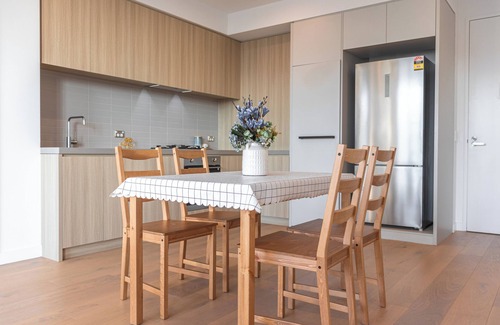Clayton South Apartment | This stunningly beautiful 2 bedroom apartment located in the heart of Clayton South