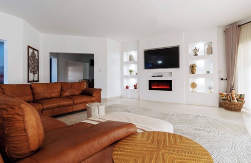 Harare East House | This stylish and modern property is perfect for an unforgettable experience.