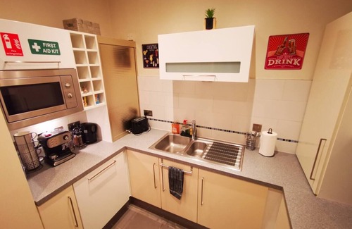 Ormeau Apartment | This stylish place to stay is perfect for families with a huge living space and big bedrooms