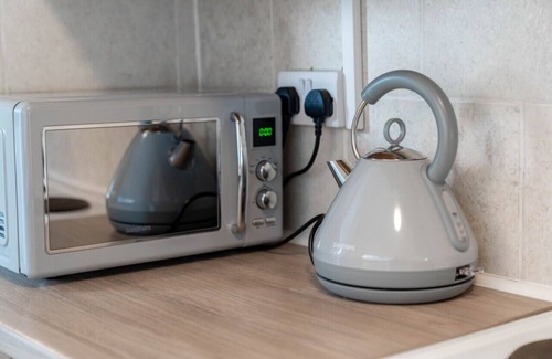 Smethwick House | This terraced house comes with 3 bedrooms, free on-street parking & garden.