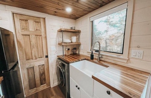 Chester Apartment | This tiny house is a 1 bedroom(s), 1 bathrooms, located in Chester, VT.