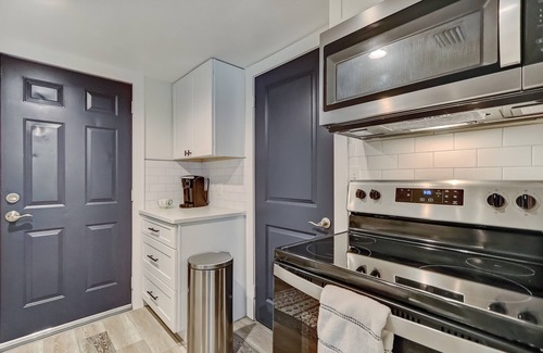 Lakeshore South House | This townhouse is a 1 bedroom(s), 1 bathrooms, located in Jacksonville, FL.