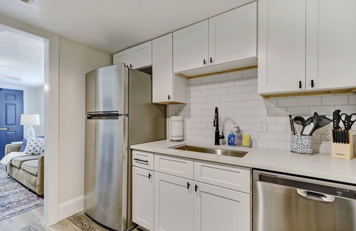 Lakeshore South House | This townhouse is a 1 bedroom(s), 1 bathrooms, located in Jacksonville, FL.