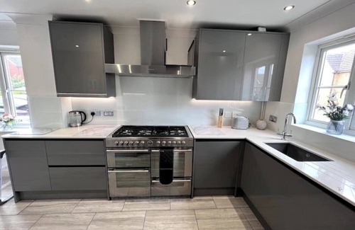 Seasalter House | Thistle House - hot Tub, Parking