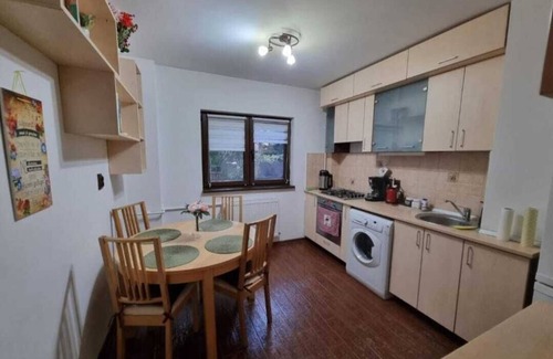 Bucharest Apartment | Thomas' place central & cozy -100m Park and Metro Tinerelului Bucharest