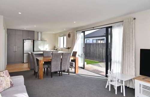 Addington House | Thomas Townhouse-Modern townhouse located in Addington