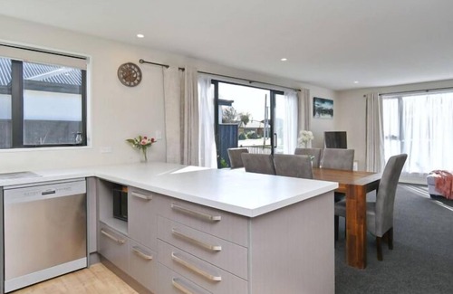 Addington House | Thomas Townhouse-Modern townhouse located in Addington