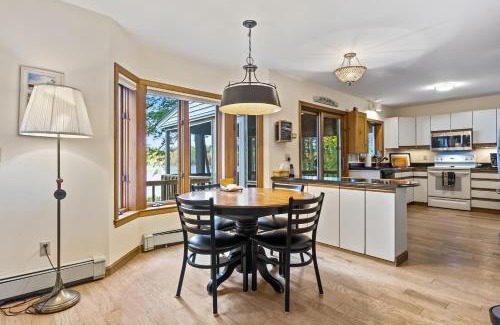 West Poland House | Thompson Lake Estate