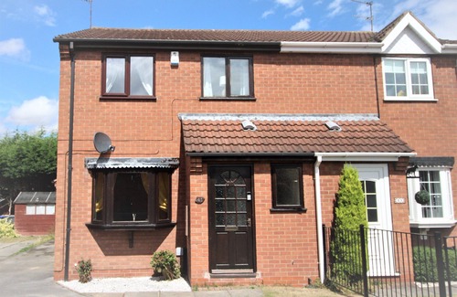 Thorne House | Thorne - Newly Refurbished - Garden & Parking-Quiet Cul De Sac Location