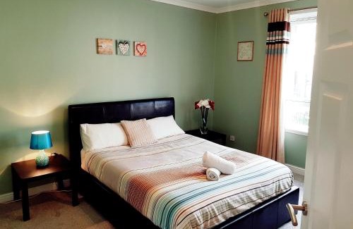 Glasgow Apartment | Three Bed Holiday Home in Glasgow