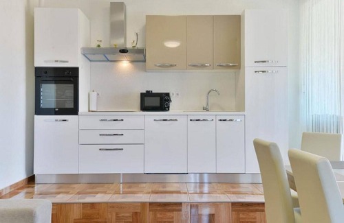 Gornji Karin Apartment | Three Bedroom apartment with Terrace and Swimming pool