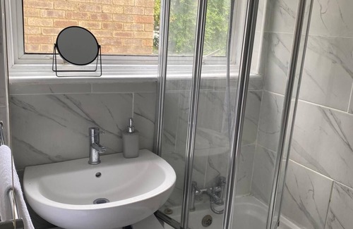 Harlow House | Three-Bedroom Apartment