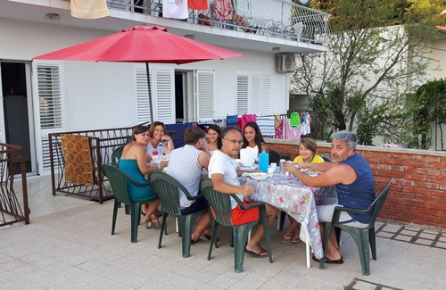 Stanici Apartment | Three bedroom apartment with terrace and sea view Stanići, Omiš (A-12366-a)