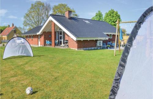 Haslevgarde House | Three-Bedroom Holiday Home In Hadsund