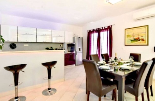 Vranjic House | Three Bedroom Holiday home with Terrace and Swimming pool