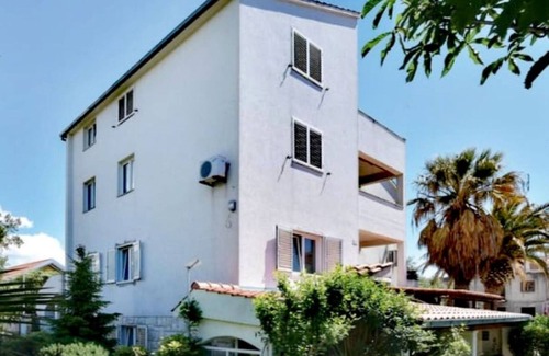 Vranjic House | Three Bedroom Holiday home with Terrace and Swimming pool