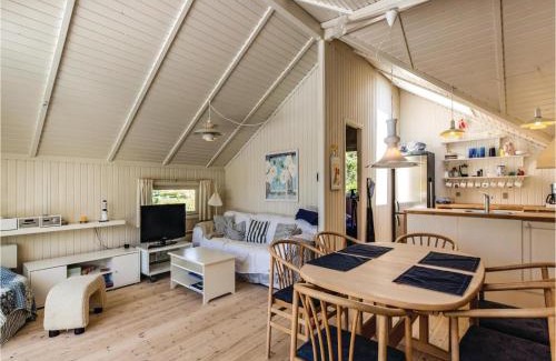 Boeslunde House | Three-Bedroom Holiday Home In Skalskor
