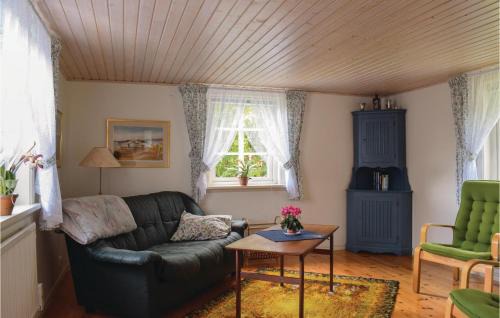 Storlinge House | Three-Bedroom Holiday Home In Borgholm