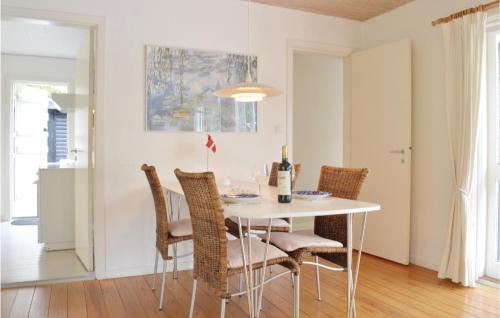 Udsholt Sand House | Three-Bedroom Holiday Home In Grasted