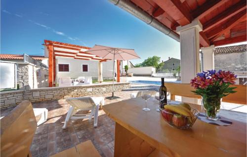 Rebici House | Three-Bedroom Holiday Home In Rebici