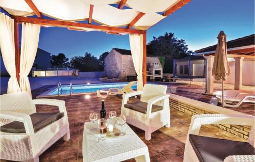 Rebici House | Three-Bedroom Holiday Home In Rebici
